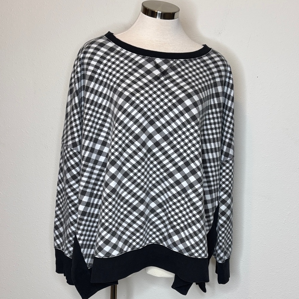 Live Well size 26/28W Chic Black and White Checkered Women's Sweatshirt